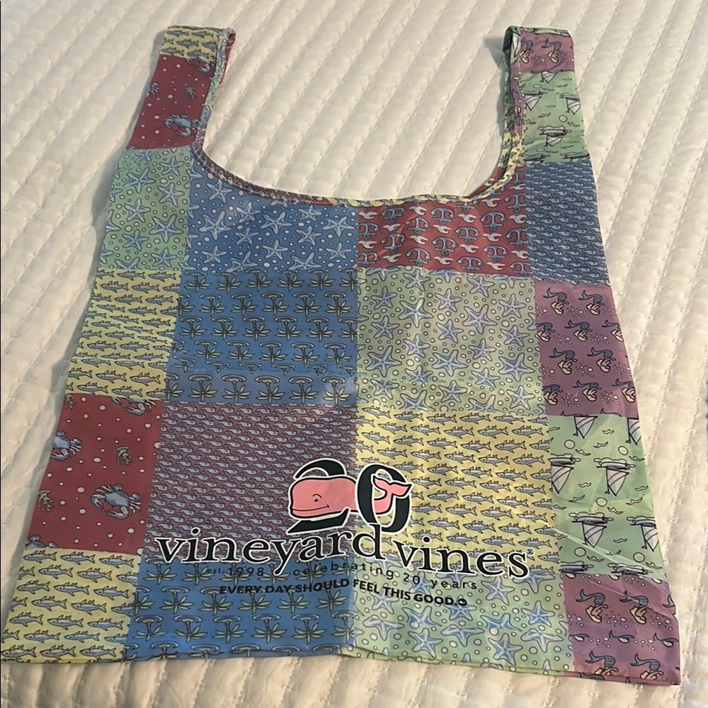 New in packaging Vineyard Vines grocer style bag from 2018